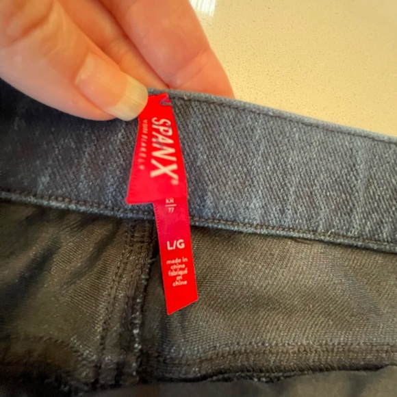 $148 SPANX Jeanish Leggings premium denim flatterfit indigo 27” inseam small - Picture 10 of 16